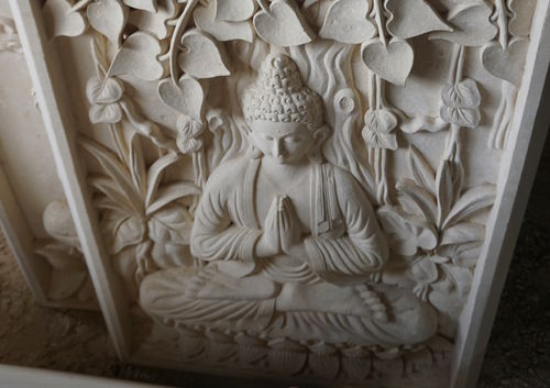 Wandrelief aus Sandstein - Motiv: Buddha